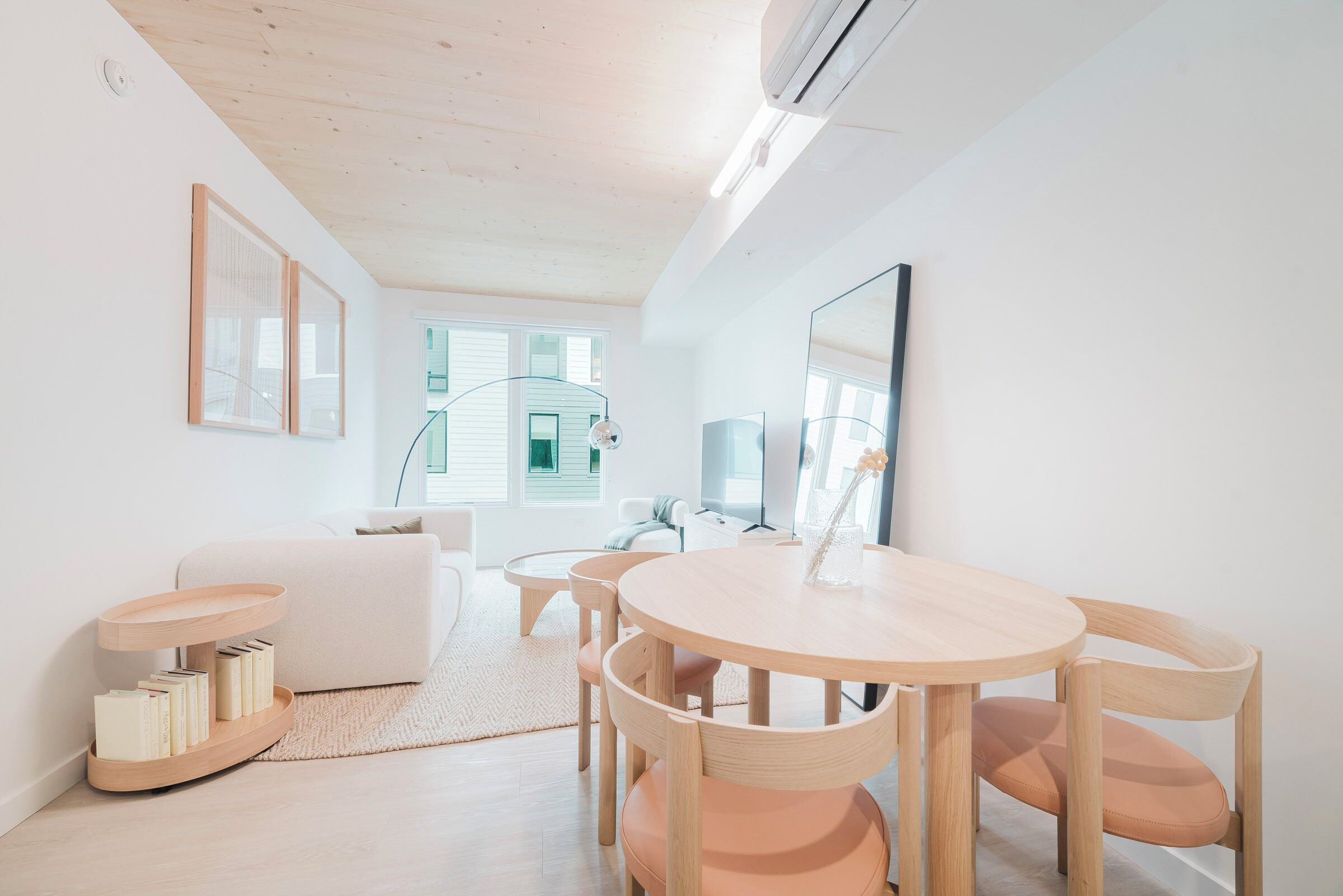 Suite, 1 Bedroom | Living area