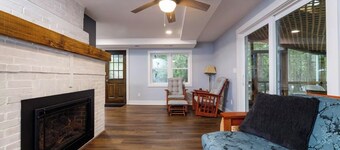 Between Two Lakes
Spacious Clark Lake Cottage - 5 Bedrooms & Private Dock