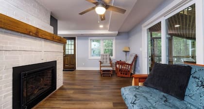 Between Two Lakes
Spacious Clark Lake Cottage - 5 Bedrooms & Private Dock