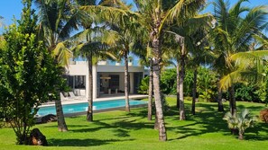 Pool - Designer Villa – Anahita Golf Resort Luxury Residence (La Place Belgath)