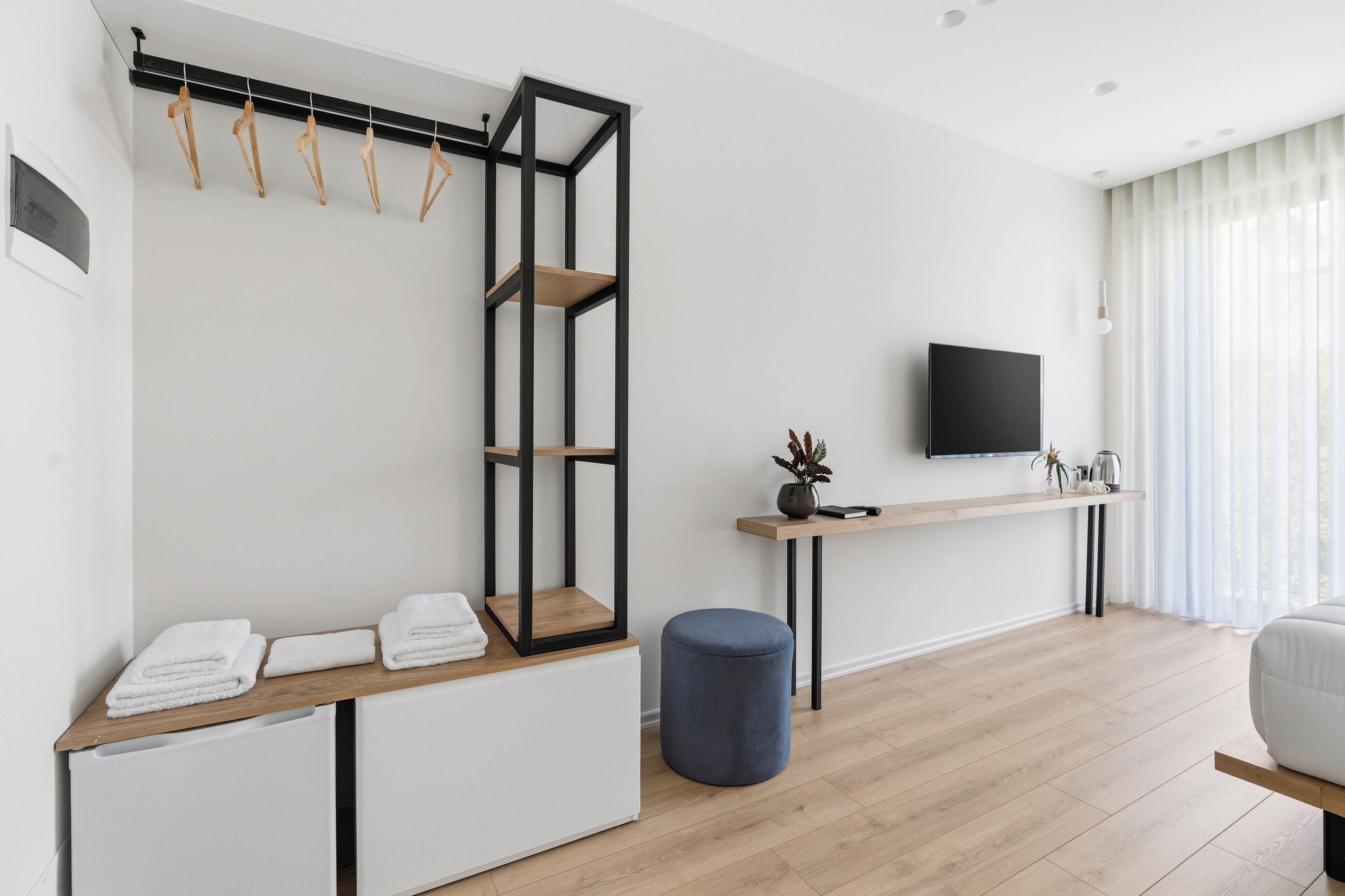 Deluxe Room, Balcony | Interior