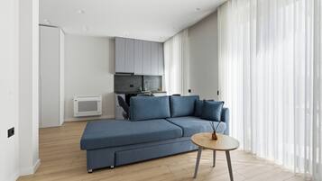 Deluxe Studio, Kitchen, Garden View | Living area