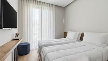 Comfort Room, Balcony | Desk, laptop workspace, iron/ironing board, free WiFi