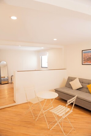 Family Studio | Living area | Plasma TV - Patio 7 Studios (San Miguel de Allende)