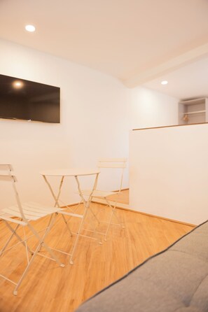 Family Studio | Desk, laptop workspace, blackout curtains, iron/ironing board - Patio 7 Studios (San Miguel de Allende)