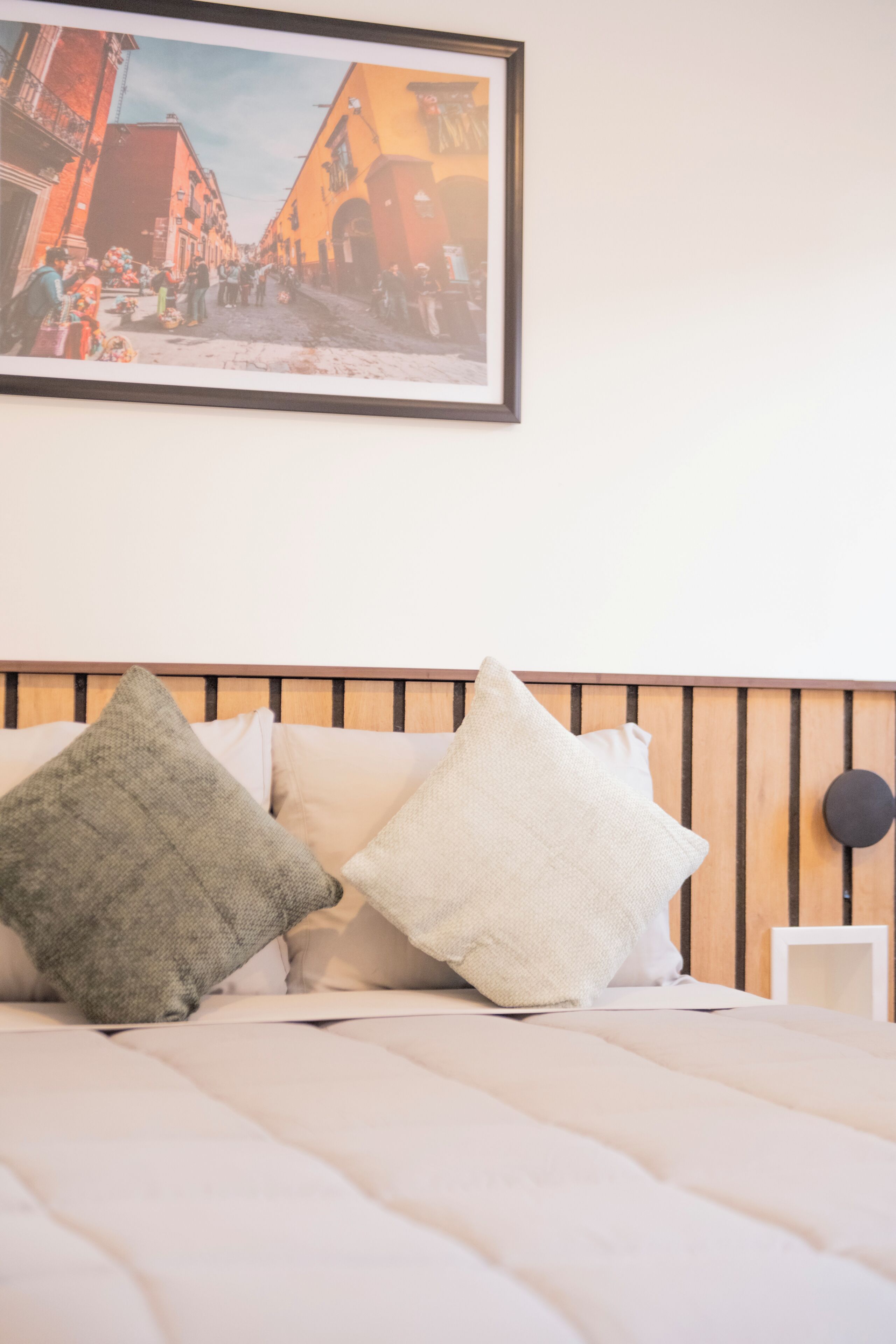 Studio Confort | Bureau, espace de travail pour ordinateur portable, rideaux occultants