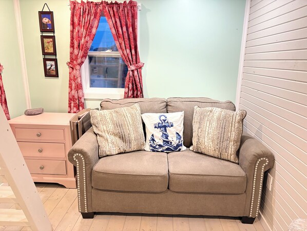 Living area - Tickle Cove Boat House (Champneys west)