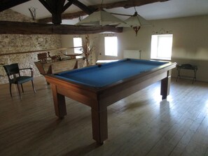 Game room - Longère charentaise 10 persons near SAINTES, ROCHEFORT ? OLERON ISLAND (Sainte-Radegonde)