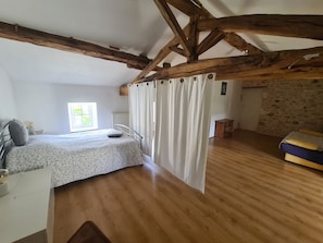 4 bedrooms, desk, iron/ironing board, travel crib