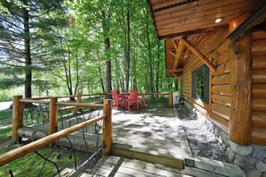 Outdoor dining - Cozy Birch Suite – Fireplace, Lake Access & Trail Nearby (Cable)