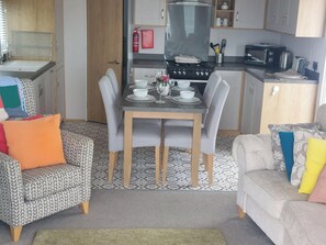Interior - Holiday Home, Sleeps 6, Balcony and mod Cons (New Milton)