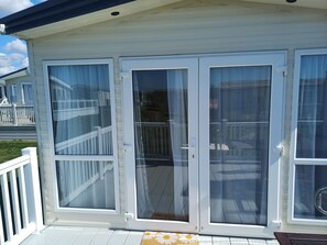 Exterior detail - Holiday Home, Sleeps 6, Balcony and mod Cons (New Milton)