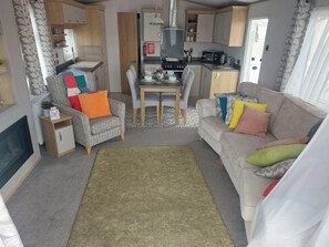 Living area - Holiday Home, Sleeps 6, Balcony and mod Cons (New Milton)