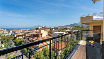 Deluxe-Apartment, Balkon, Meerblick | Blick auf das Wasser