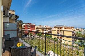 Departamento Deluxe, balcón, vista al mar | Balcón