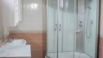 Asrama Umum Standar, hanya laki-laki, Bebas Asap Rokok | Kamar mandi | Sandal, handuk, sabun, dan tisu toilet