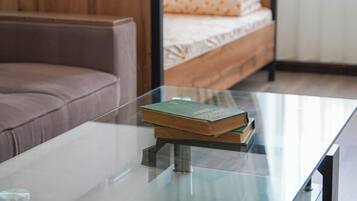 Basic Room, 2 Single Beds, Non Smoking | Interior