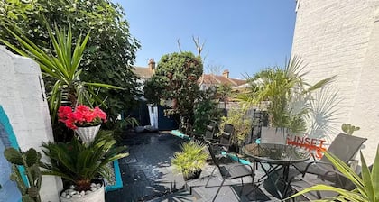 Coastal House Opposite Beach Sleeps 6 Pet Friendly