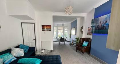 Coastal House Opposite Beach Sleeps 6 Pet Friendly