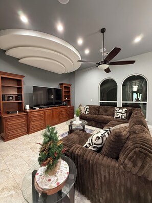 Living area - One of a Kind custom 4-bedroom home with gorgeous ceilings design in Humble (Humble)