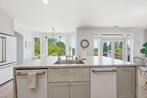 Spacious home with a pool, views, sleeps 16, minutes from lake!