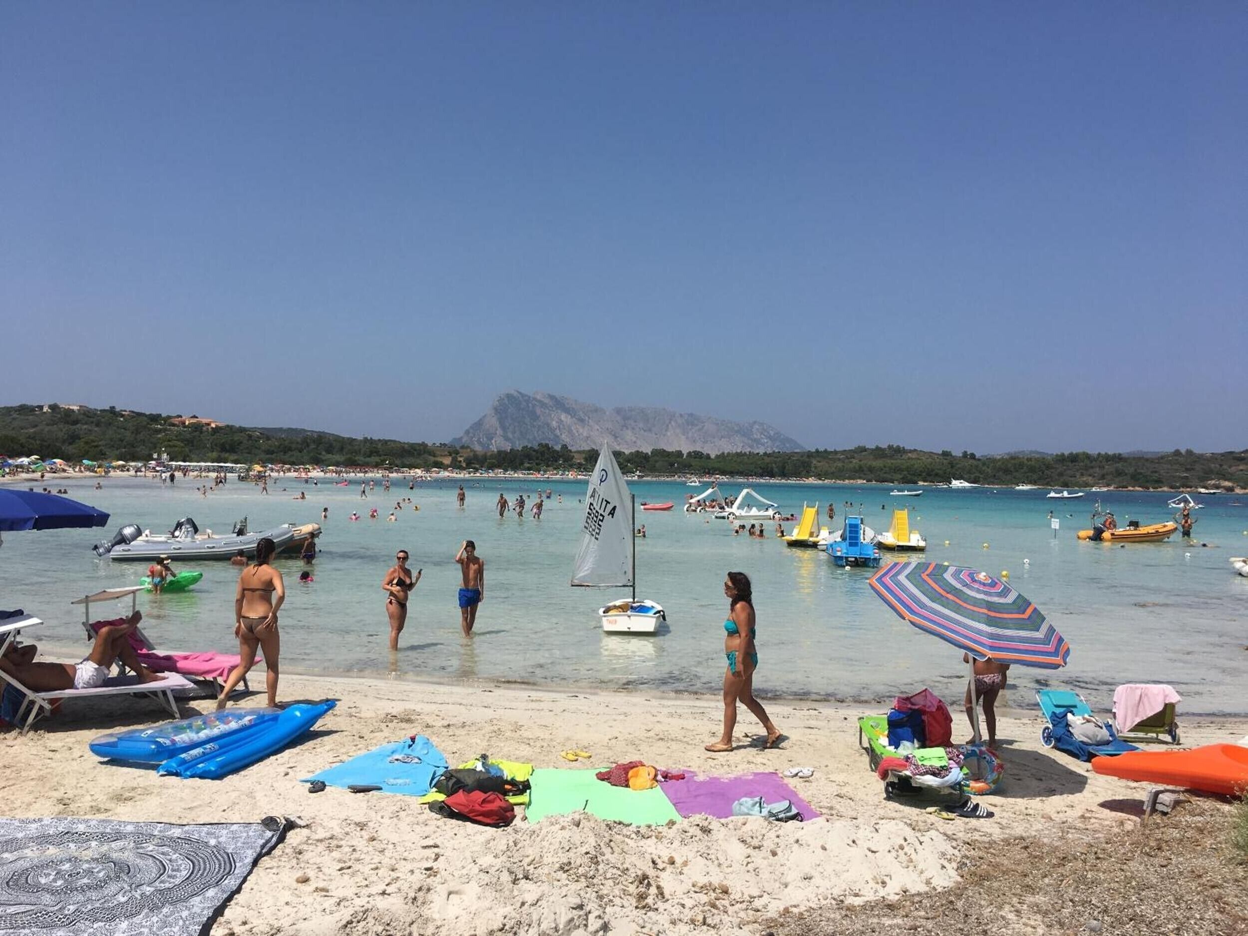 Una spiaggia nelle vicinanze