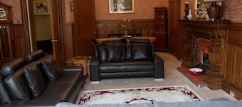 Period townhouse apartment situated at the heart of Edinburgh's West end