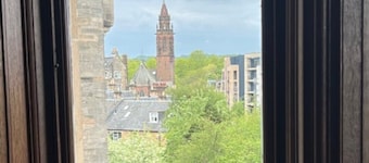 Period townhouse apartment situated at the heart of Edinburgh's West end