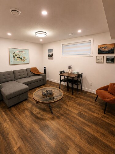 Private Suite w/ Full Kitchen Near Banff National Park