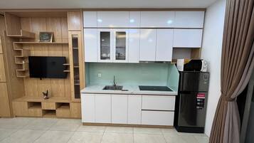 Deluxe Apartment, Balcony, City View | Interior