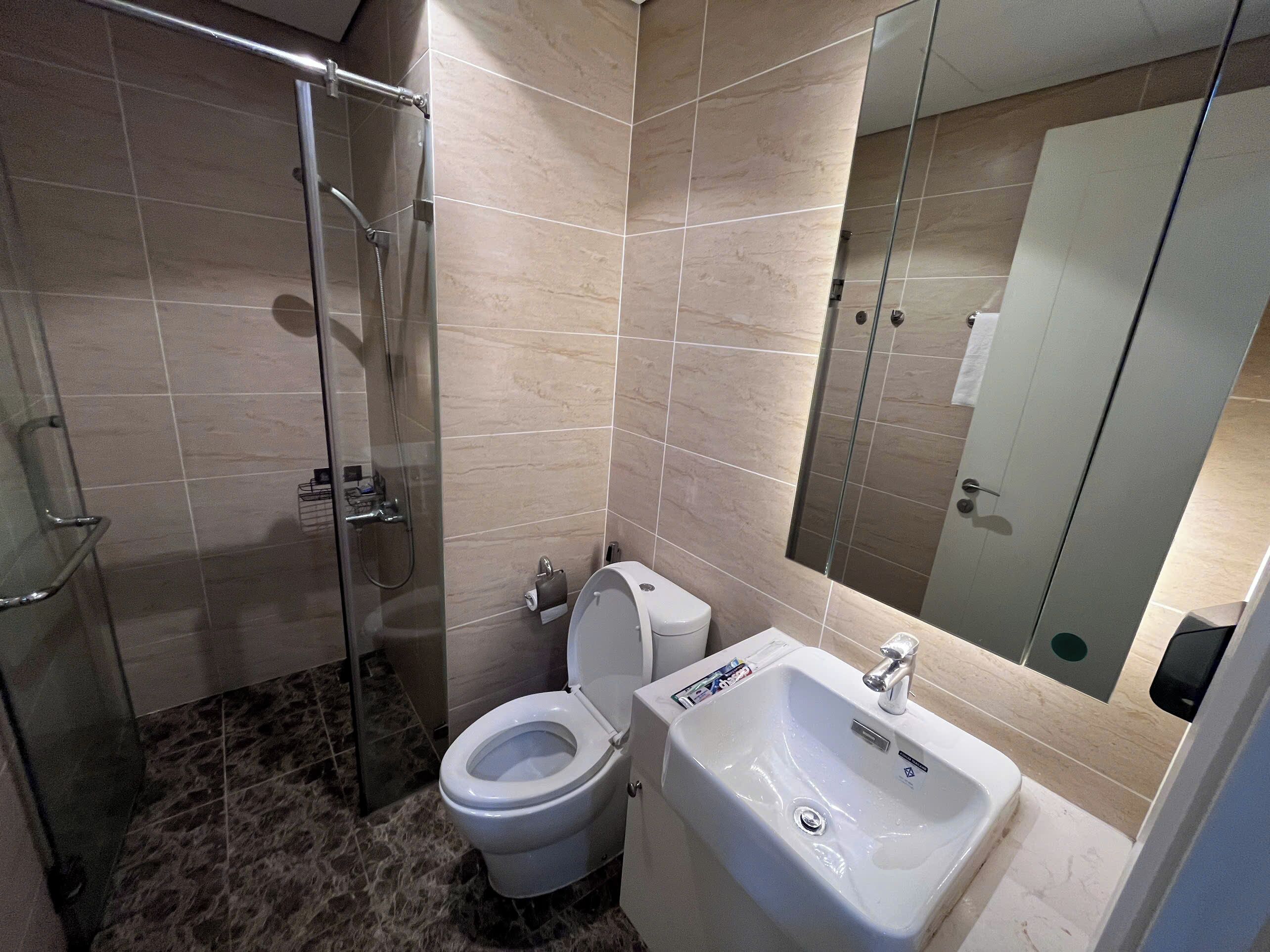 Deluxe Apartment, Balcony, City View | Bathroom | Free toiletries, hair dryer, towels, soap