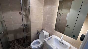 Deluxe Apartment, Balcony, City View | Bathroom | Free toiletries, hair dryer, towels, soap