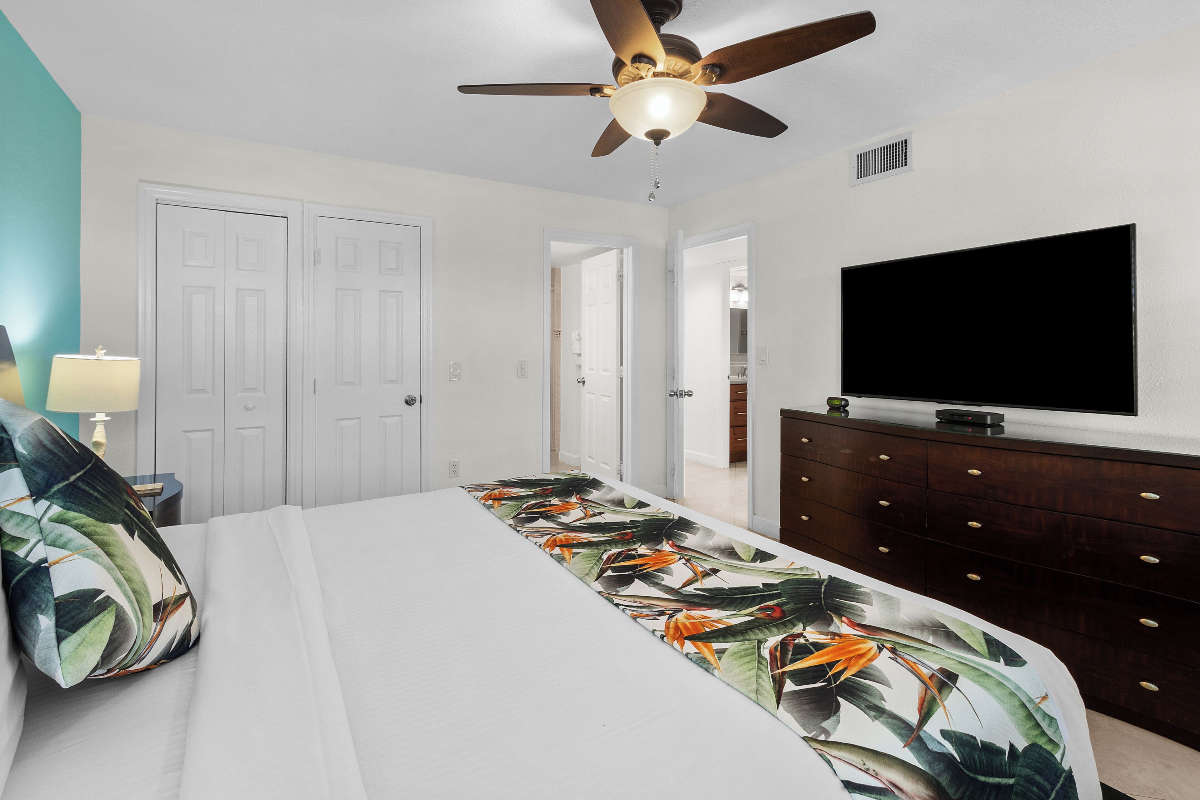 Prime Ocean-view Unit: Direct Beach Access, Onsite Pool & Central Location - Islamorada, FL