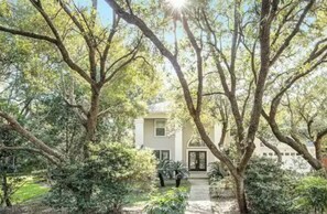 Exterior - Casanana Beach Retreat- Beach Only 3 Miles Away! (Gulf Breeze)