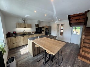 Coffee/tea maker, fridge, microwave, oven - Just minutes from everything! Family townhouse close to all amenities (Bannalec)