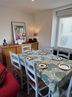 Dining - Vrbo Property (Bannalec)