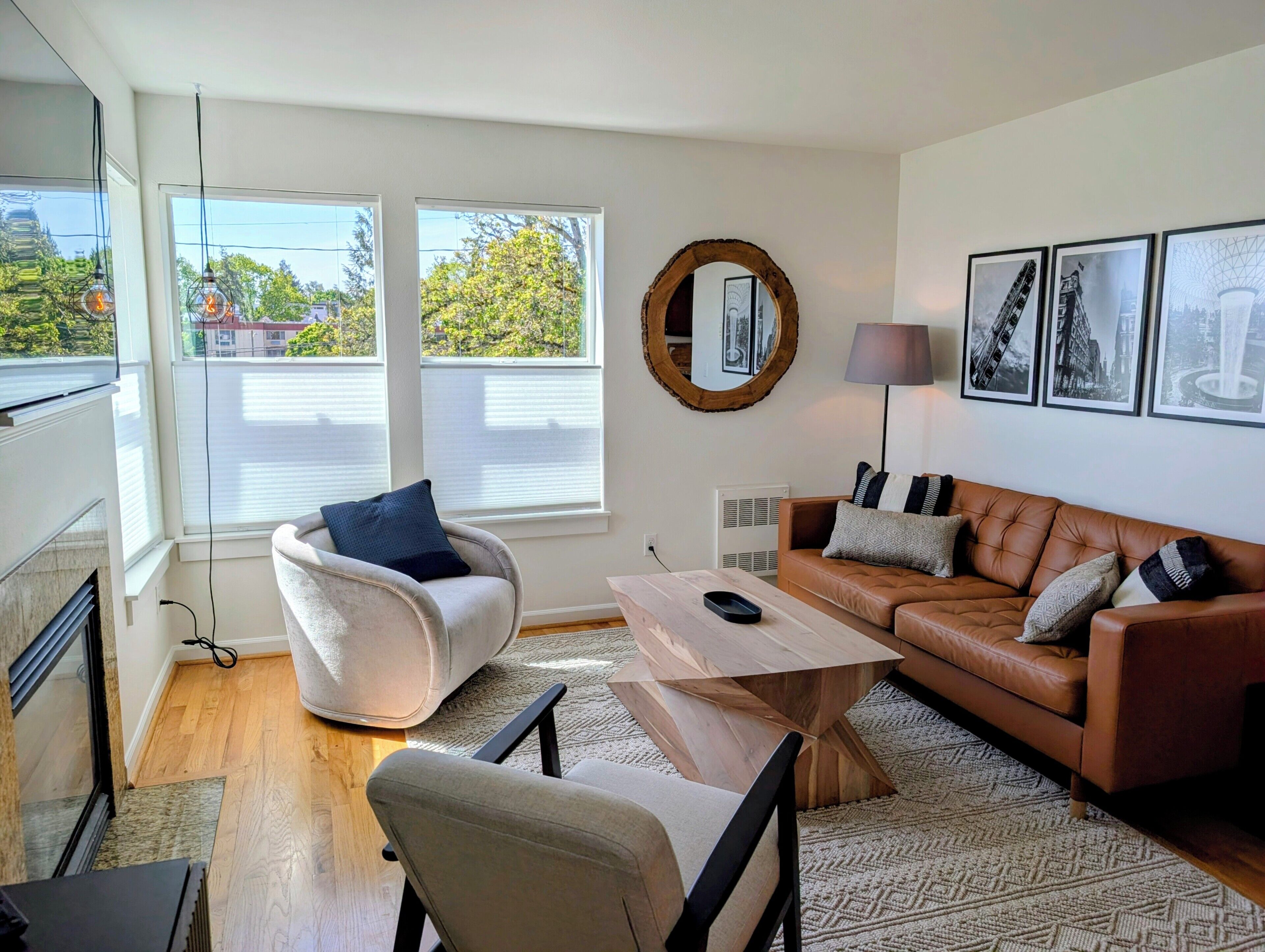 Smart TV. Gallery House: 4BR Near World Cup Stadiums & DT