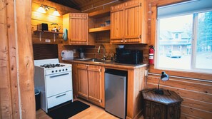 Private kitchen - Beautiful 1-bedroom cabin in Kenai. Perfect for a getaway or fishing trip! (Kenai)
