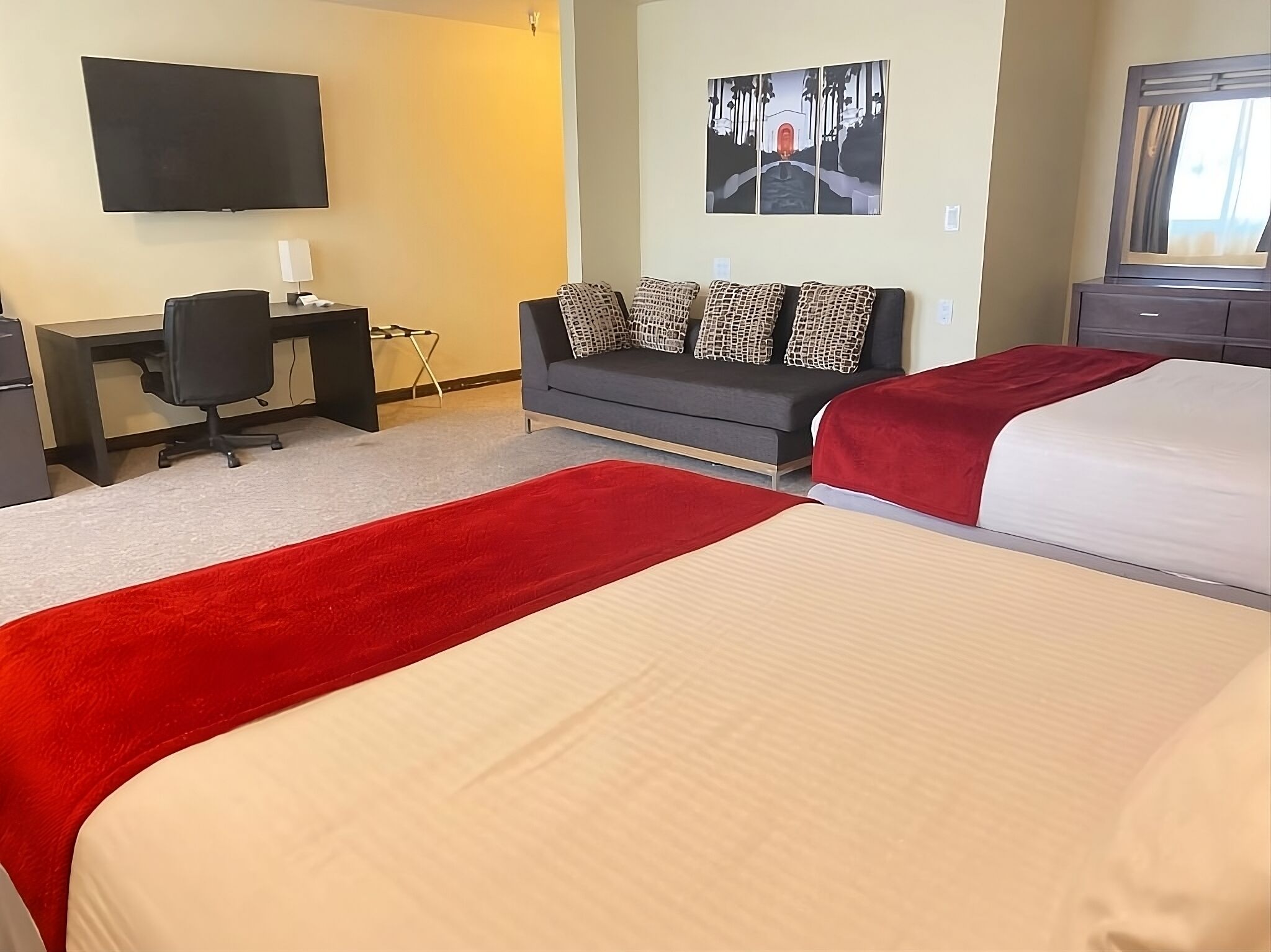 2 Business-ready Deluxe Double Room Near Torrance Hubs And Beaches. - Torrance, CA
