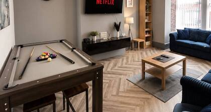 Amazing 6-bedroom Retreat Sleeps 14 Pool/Table Tennis