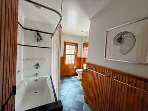 Hair dryer, towels, soap, toilet paper - 3-bedroom Cold Spring house with yard, patio, EV charger, AC, hot tub, fire pit (Cold Spring)