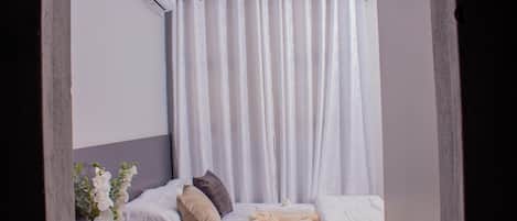 Iron/ironing board, Internet, bed sheets