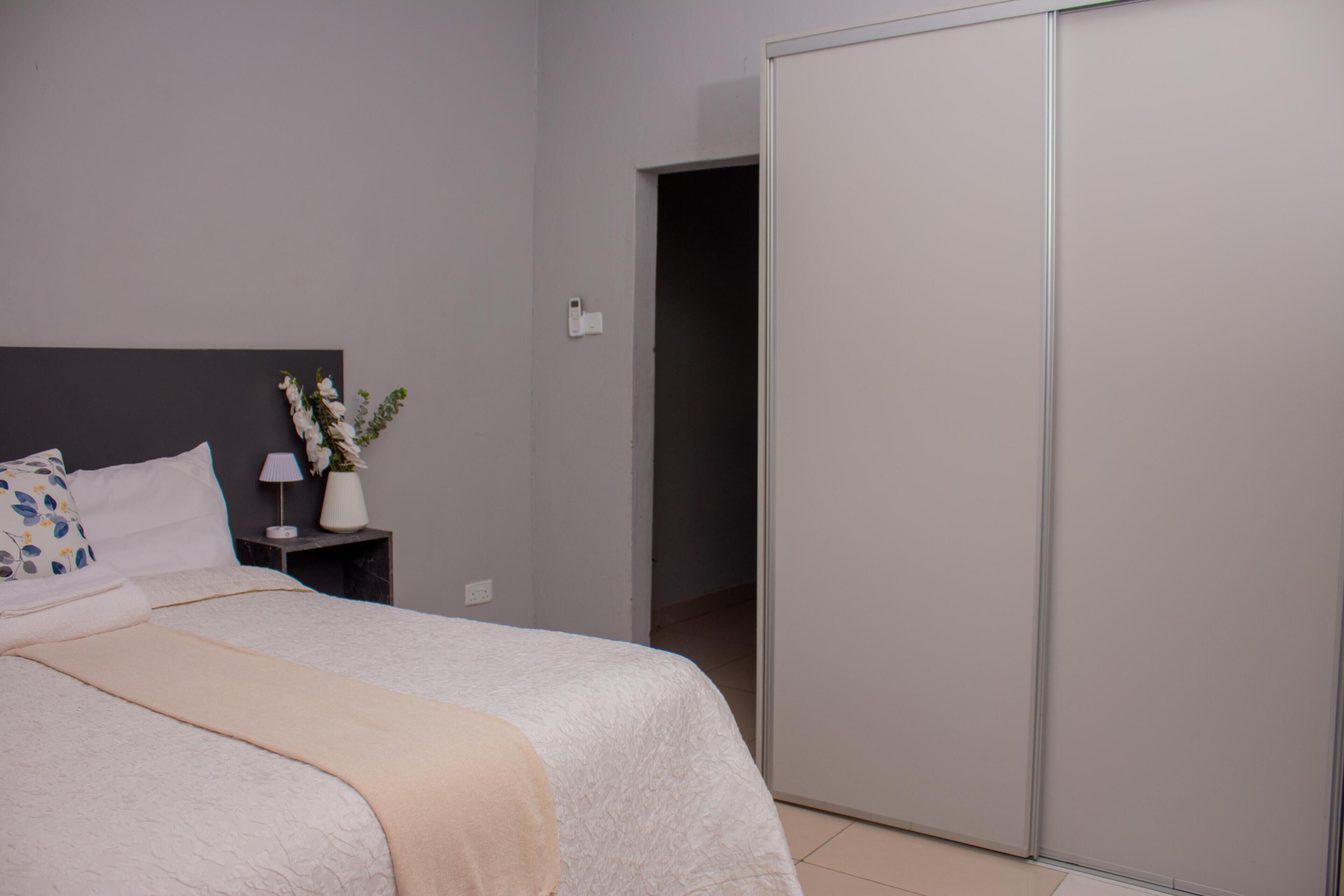 Iron/ironing board, internet, bed sheets