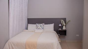 Iron/ironing board, Internet, bed sheets