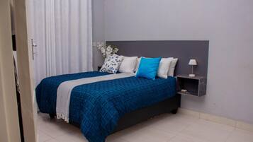 Iron/ironing board, Internet, bed sheets