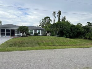 Exterior - Lovely 3-bedroom house with AC in peaceful Port Charlotte (Port charlotte)