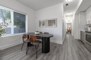Dining - 2BR Steps from Downtown  In-Unit Washer and Dryer (Miami)