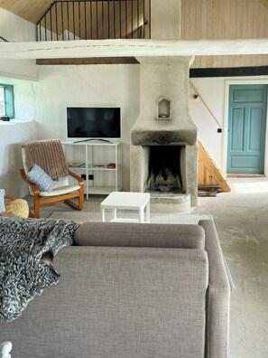 TV - Limestone house near Hoburgsgubben on Gotland (Burgsvik)