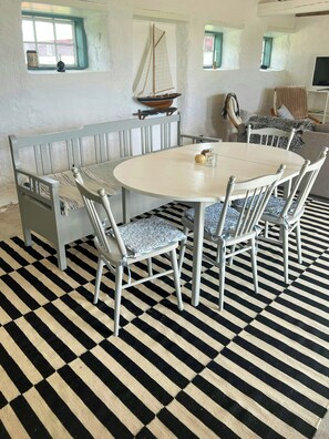 Dining - Limestone house near Hoburgsgubben on Gotland (Burgsvik)