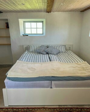 Free WiFi - Limestone house near Hoburgsgubben on Gotland (Burgsvik)